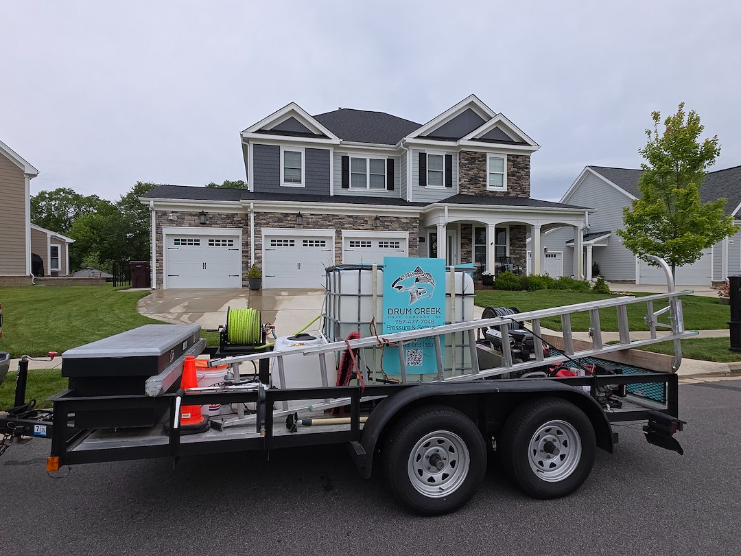 House washing on a beautiful home in Chesapeake Va